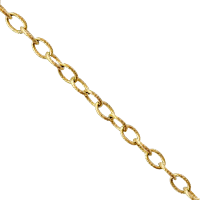 Corrente dourada com elos ovais retorcidos