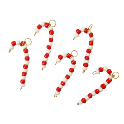 Acessórios de contas vermelhas e brancas com ganchos dourados