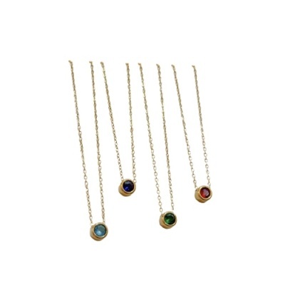 Cinco colares dourados com pingentes coloridos redondos