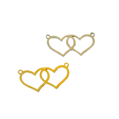 Pendentes metálicos em forma de corações entrelaçados, um prata e outro dourado