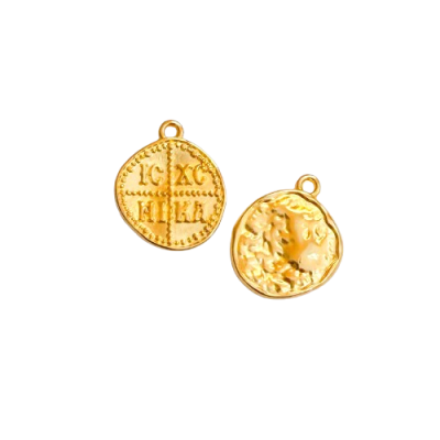 Pendentes dourados redondos com relevo de rosto e texto IC XC NIKA