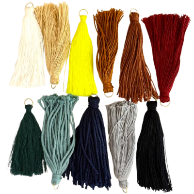 Conjunto de franjas coloridas com argolas metálicas