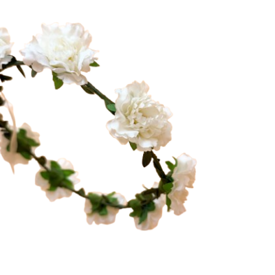 Guirlanda com flores brancas e folhas verdes