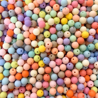 contas redondas de múltiplas cores pastel com furo no centro