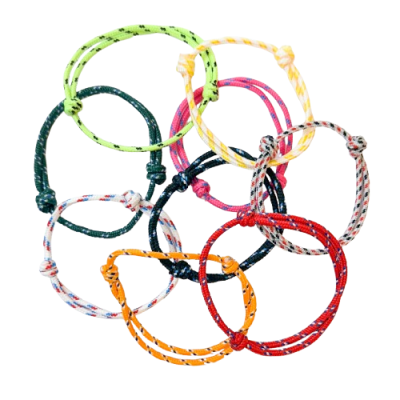 Oito pulseiras de corda colorida com nós ajustáveis