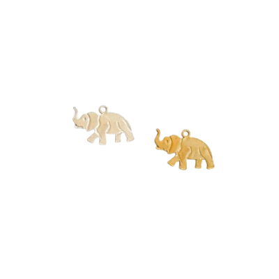 Dois pendentes em forma de elefante, um prateado e outro dourado