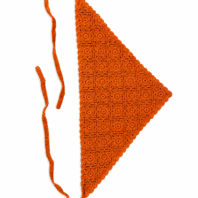 Top de biquíni triangular laranja em croché com padrão floral