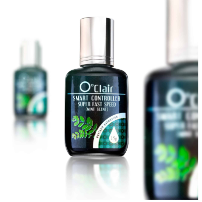Frasco de produto O°clair para extensão de pestanas com rótulo preto e verde