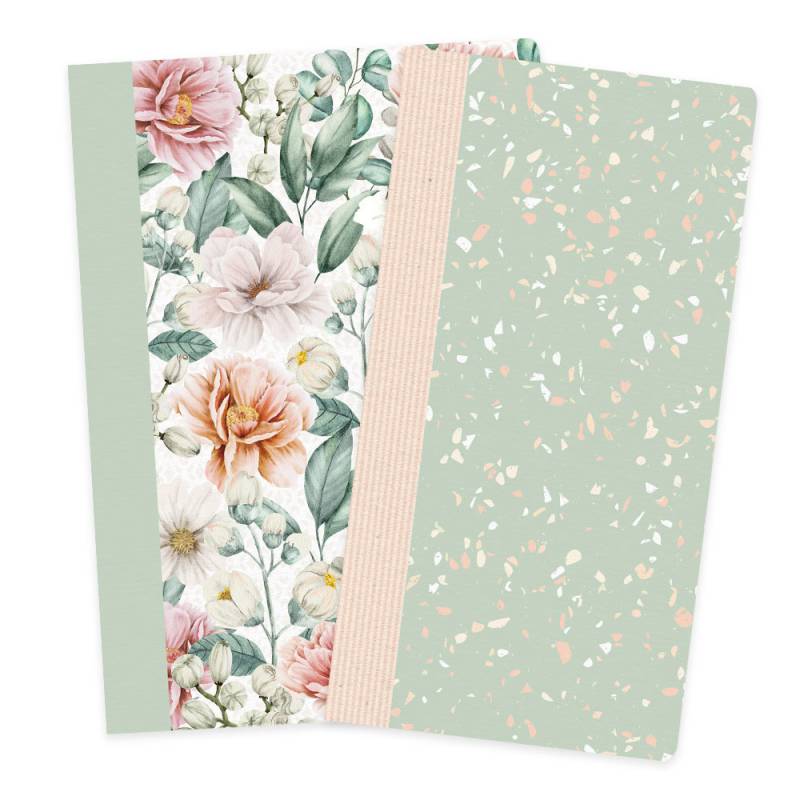 Três cadernos finos com capas decoradas distintas em tons verdes e flores