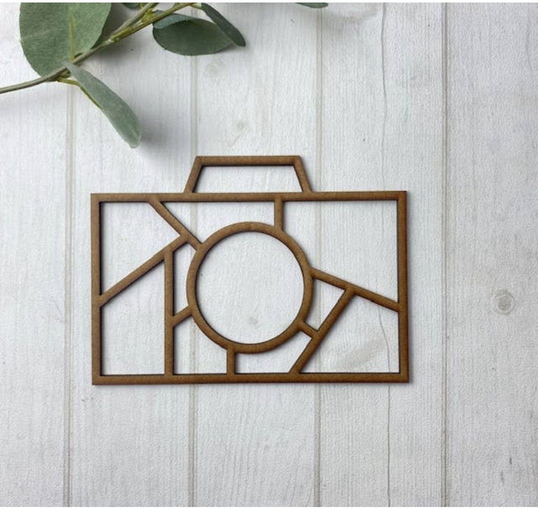 Suporte decorativo em madeira em forma de câmera fotográfica