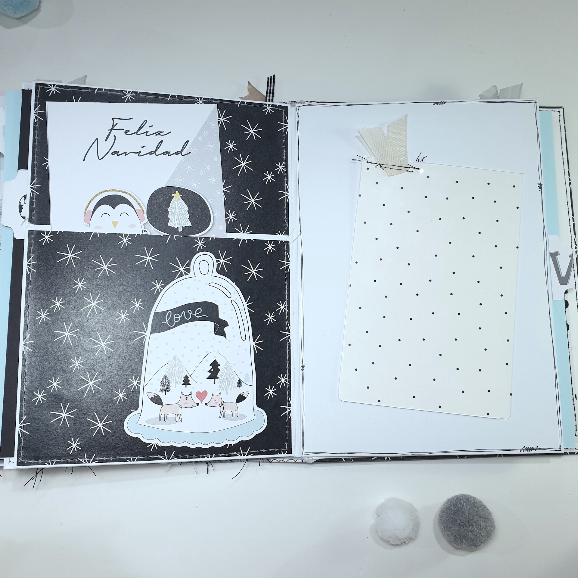 Livro de recortes natalício com ilustrações e cartões decorativos em preto, branco e creme