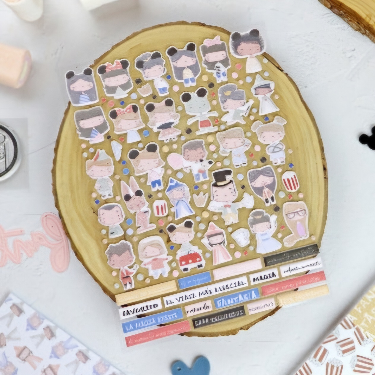 Autocolantes de figuras infantis em base de madeira redonda