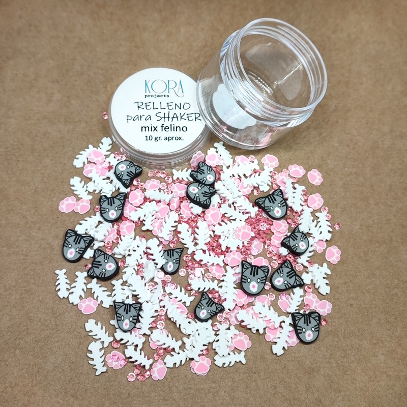 Frasco transparente com tampa branca e várias peças decorativas coloridas espalhadas ao lado