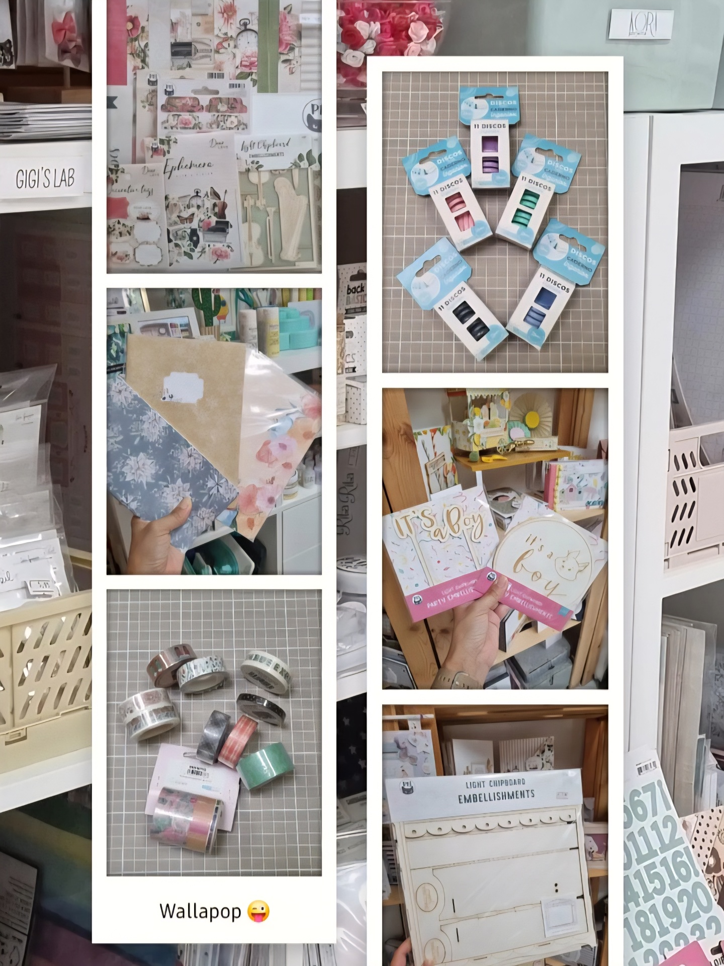 Produtos de papelaria e decoração variados expostos em prateleira, com texto decorativo visível e ambiente de loja/atelier