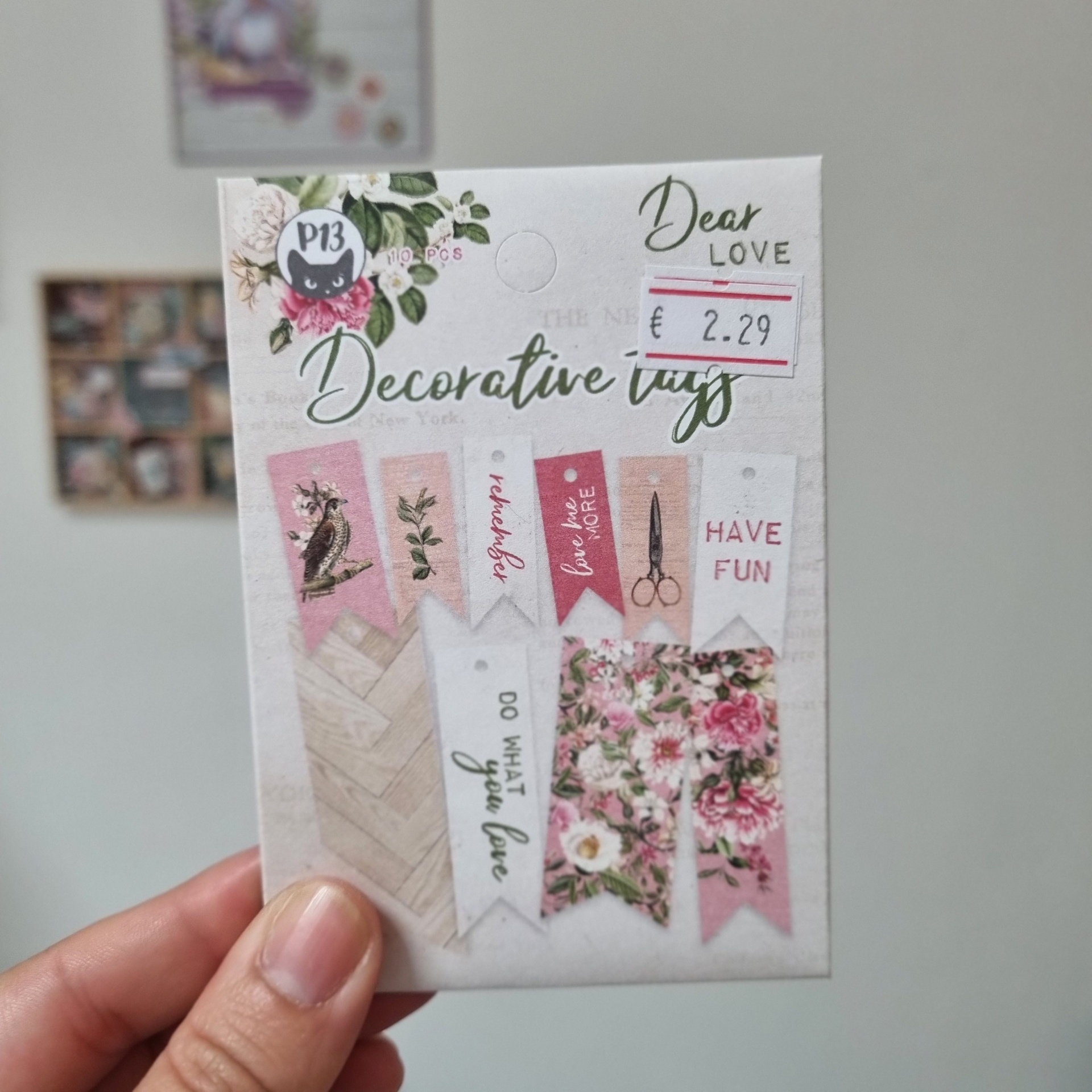 Conjunto de etiquetas decorativas em papel com desenhos e frases variadas