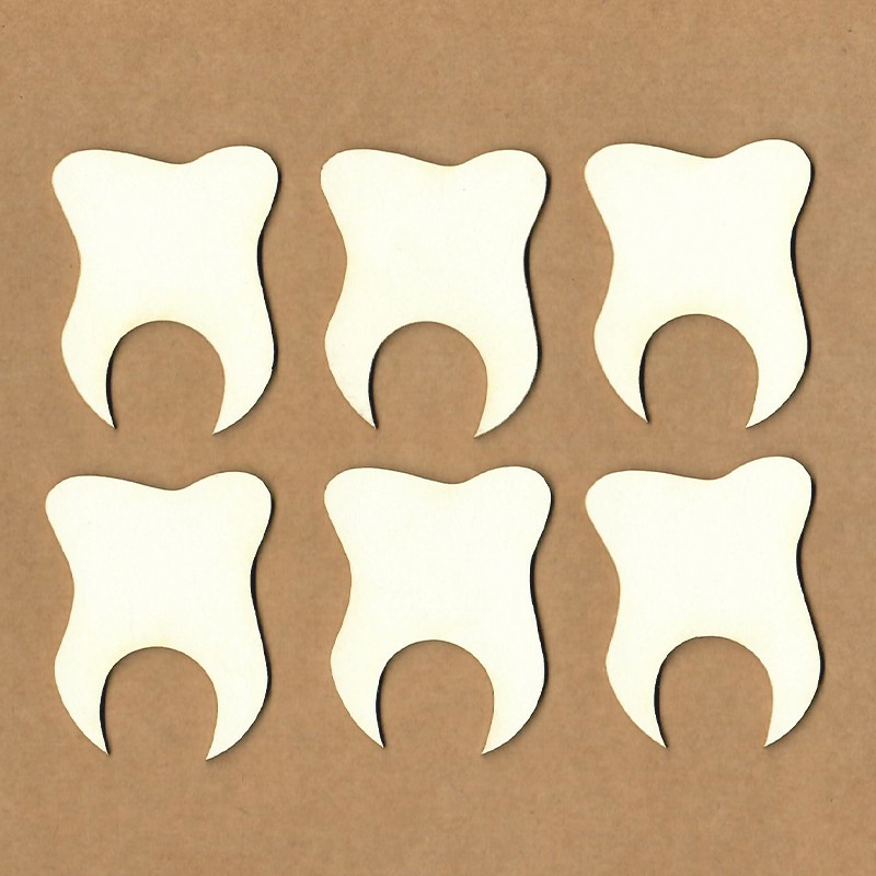 Seis formas de gato em madeira clara sobre fundo castanho