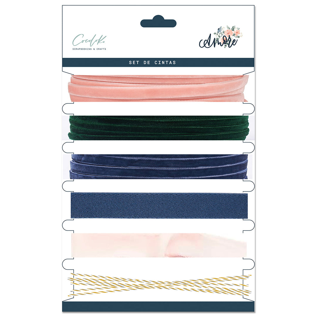 Conjunto de fitas de tecidos variados em cartão com etiqueta na parte superior