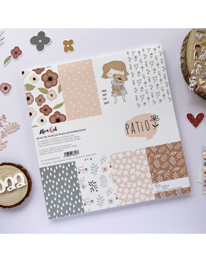 Bloco de papéis para scrapbooking com estampas florais e ilustração de menina com urso