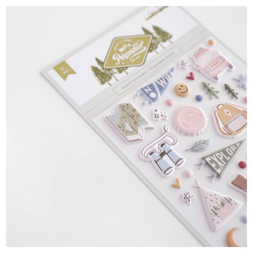 Folha de autocolantes em relevo com figuras de aventura e natureza