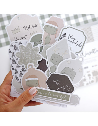 Etiquetas de Natal decorativas em papel com desenhos e textos em espanhol