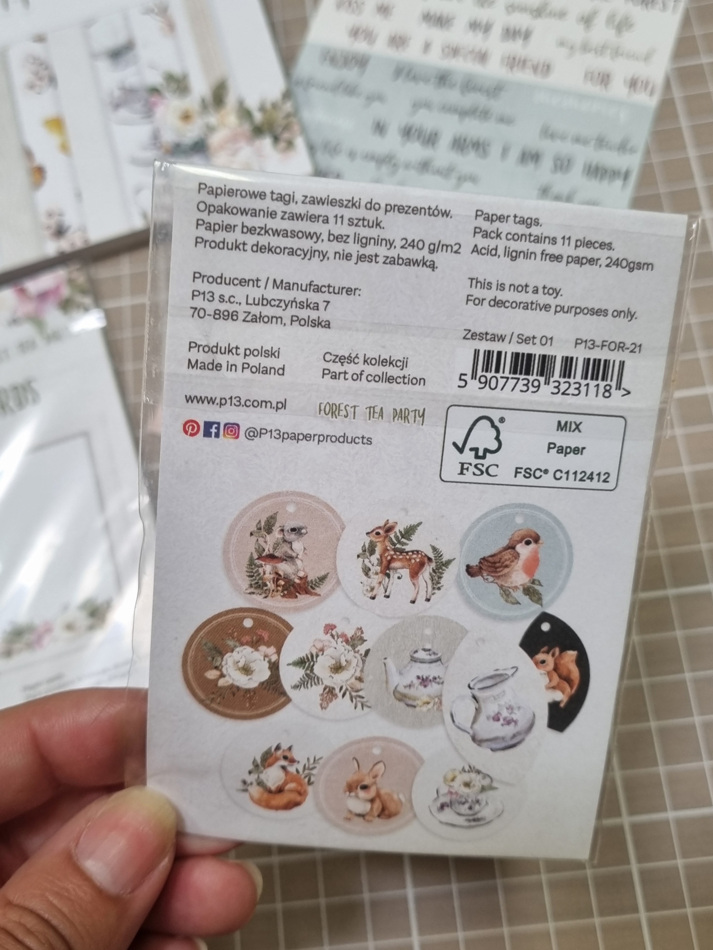 Etiquetas de papel para presentes com desenhos de animais e flores