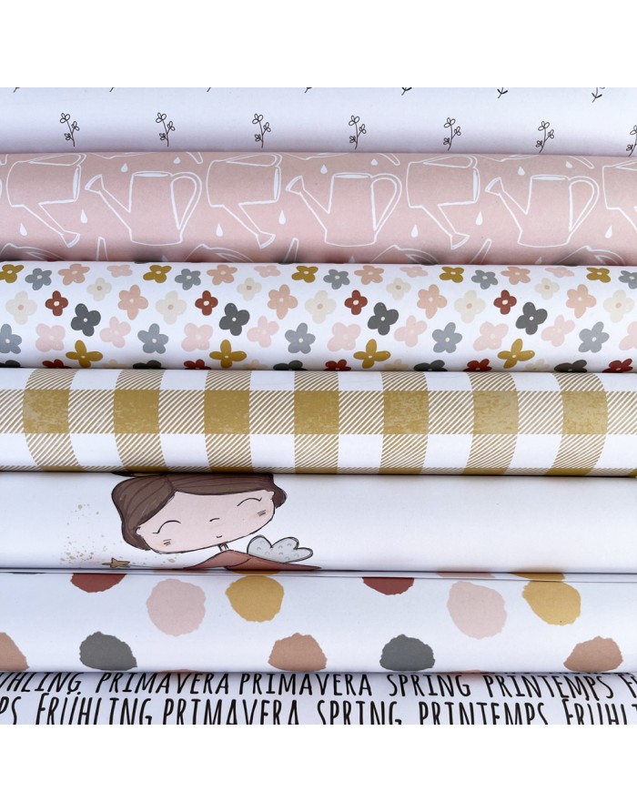 Tecidos variados com estampas florais, geométricas e desenho infantil com texto repetido 'PRIMAVERA'.