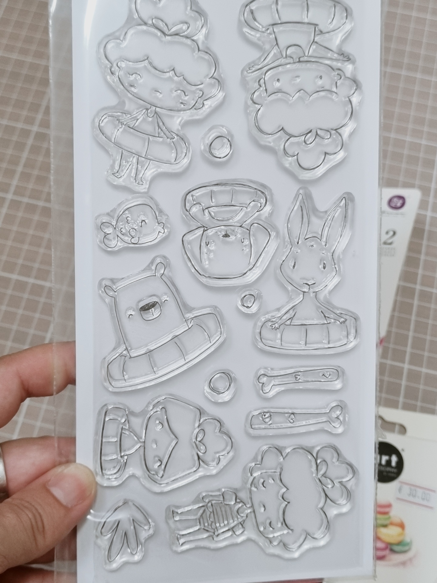 Carimbos transparentes com desenhos de personagens e objetos infantis