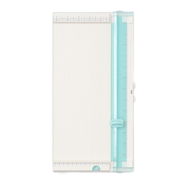 Prancha de corte de papel com régua azul clara e medidas em centímetros