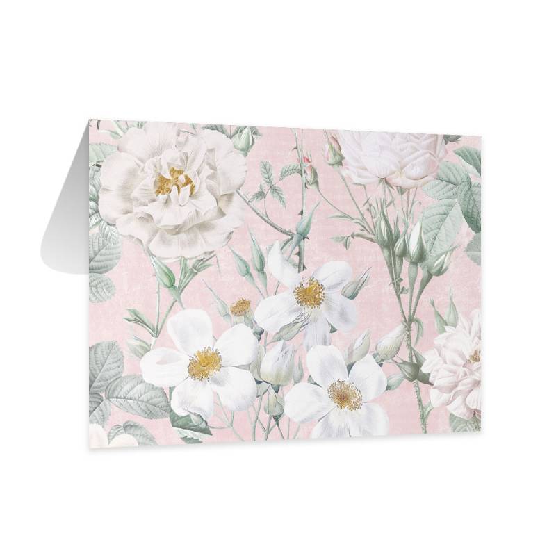 Cartão com padrão floral branco e folhas verdes sobre fundo rosa