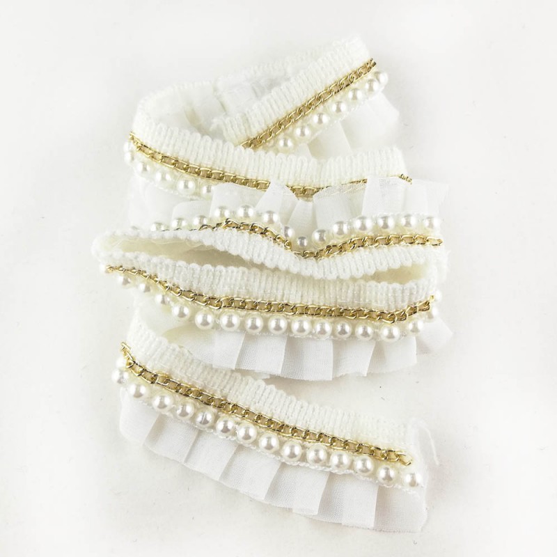 Trança decorativa branca com pérolas e detalhes dourados