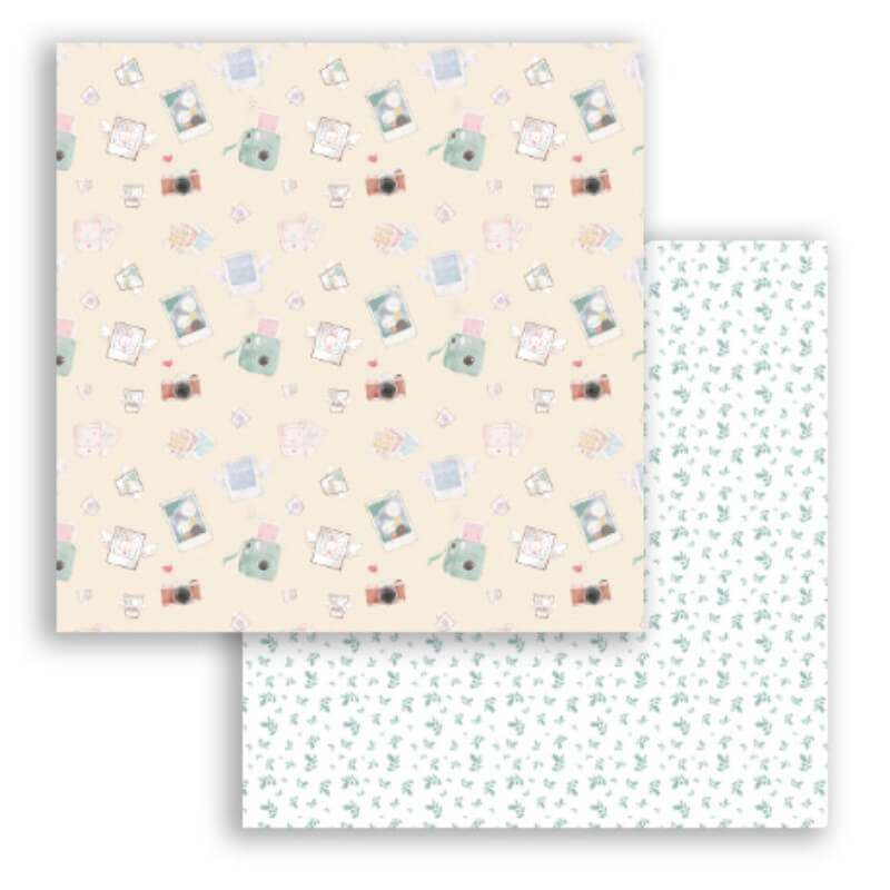 Duas folhas de papel decorativo com padrões fotográficos e florais