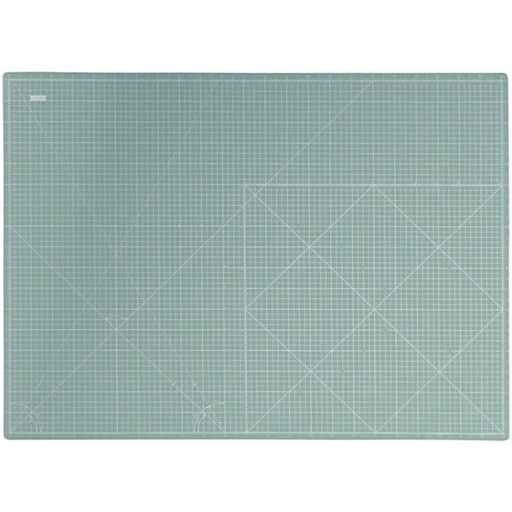 manta de corte verde com grelha branca e linhas de medição