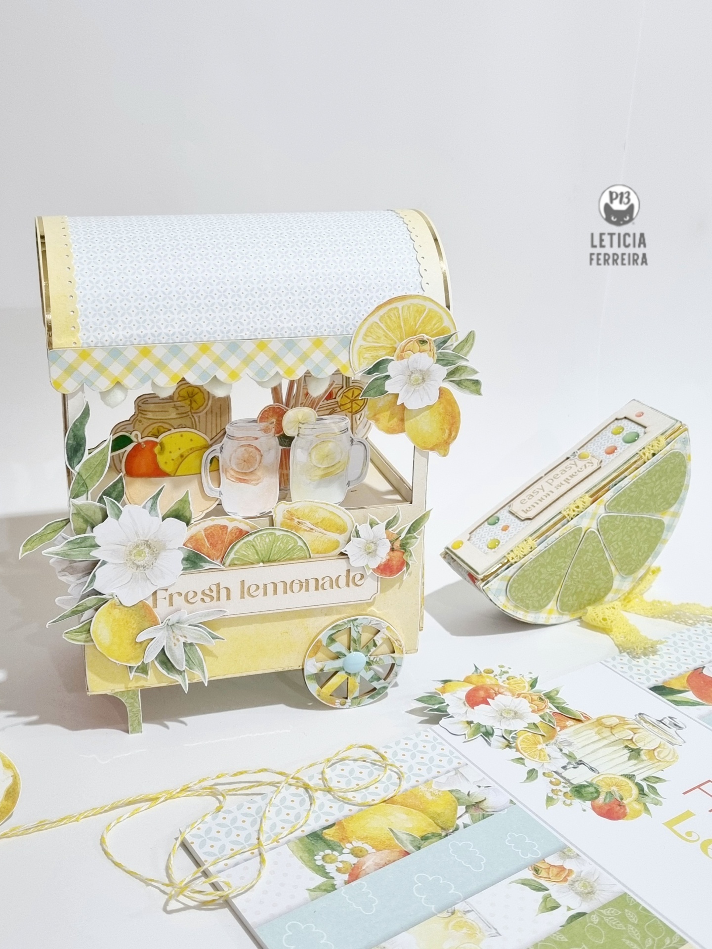 Carrinho miniatura de papel para limonada decorativo amarelo e branco com flores e limões
