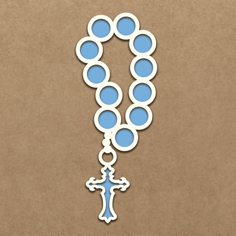 Terço azul e branco com cruz sobre fundo castanho claro