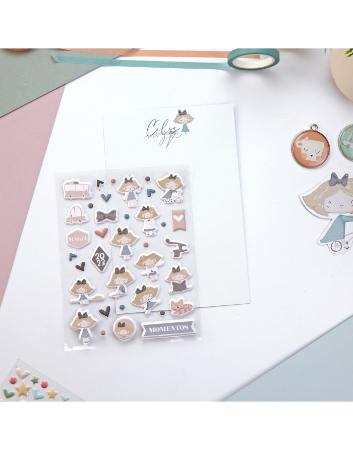 Folha de autocolantes com figuras em tons pastel sobre papel branco