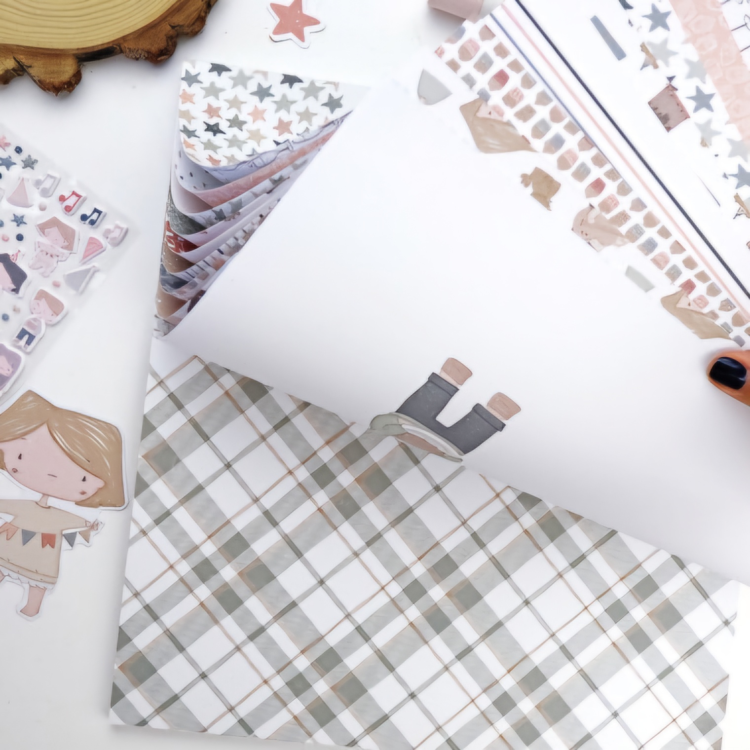 Conjunto de papéis decorativos com padrões e ilustrações doces para scrapbooking