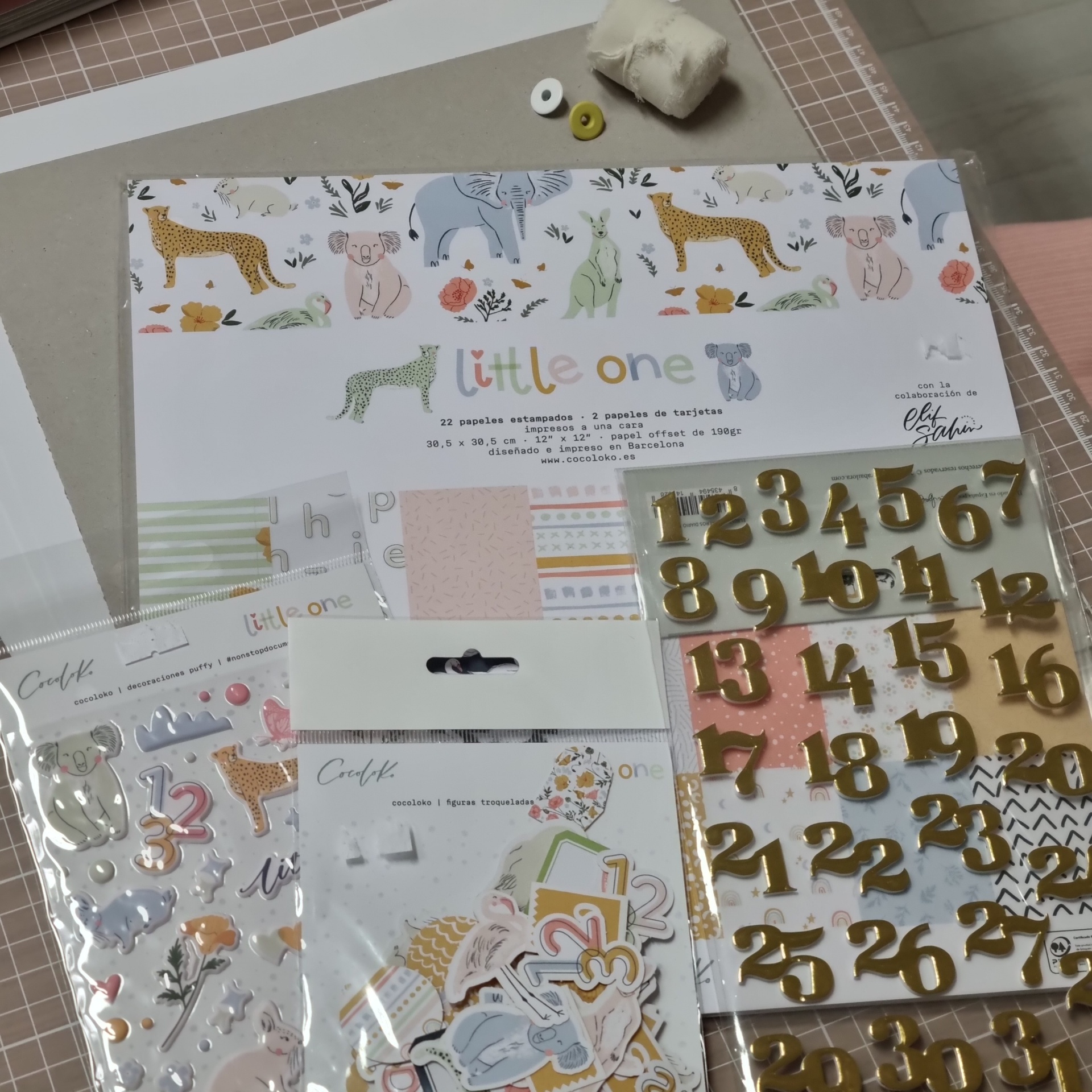 Conjunto de papelaria e adesivos para scrapbooking com tema de animais selvagens e números dourados