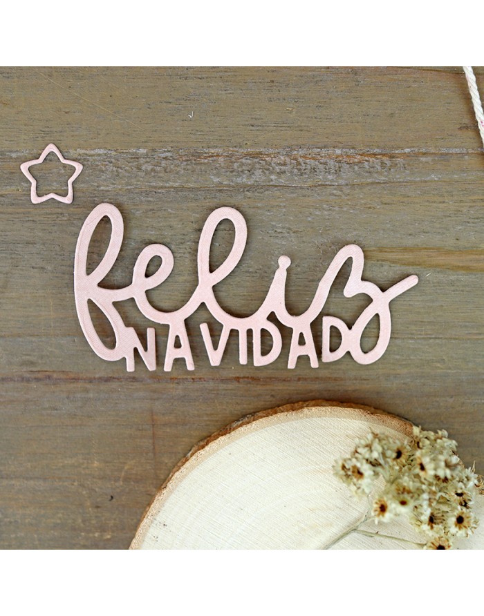 Decoração em madeira rosa claro com texto 'feliz NAVIDAD'