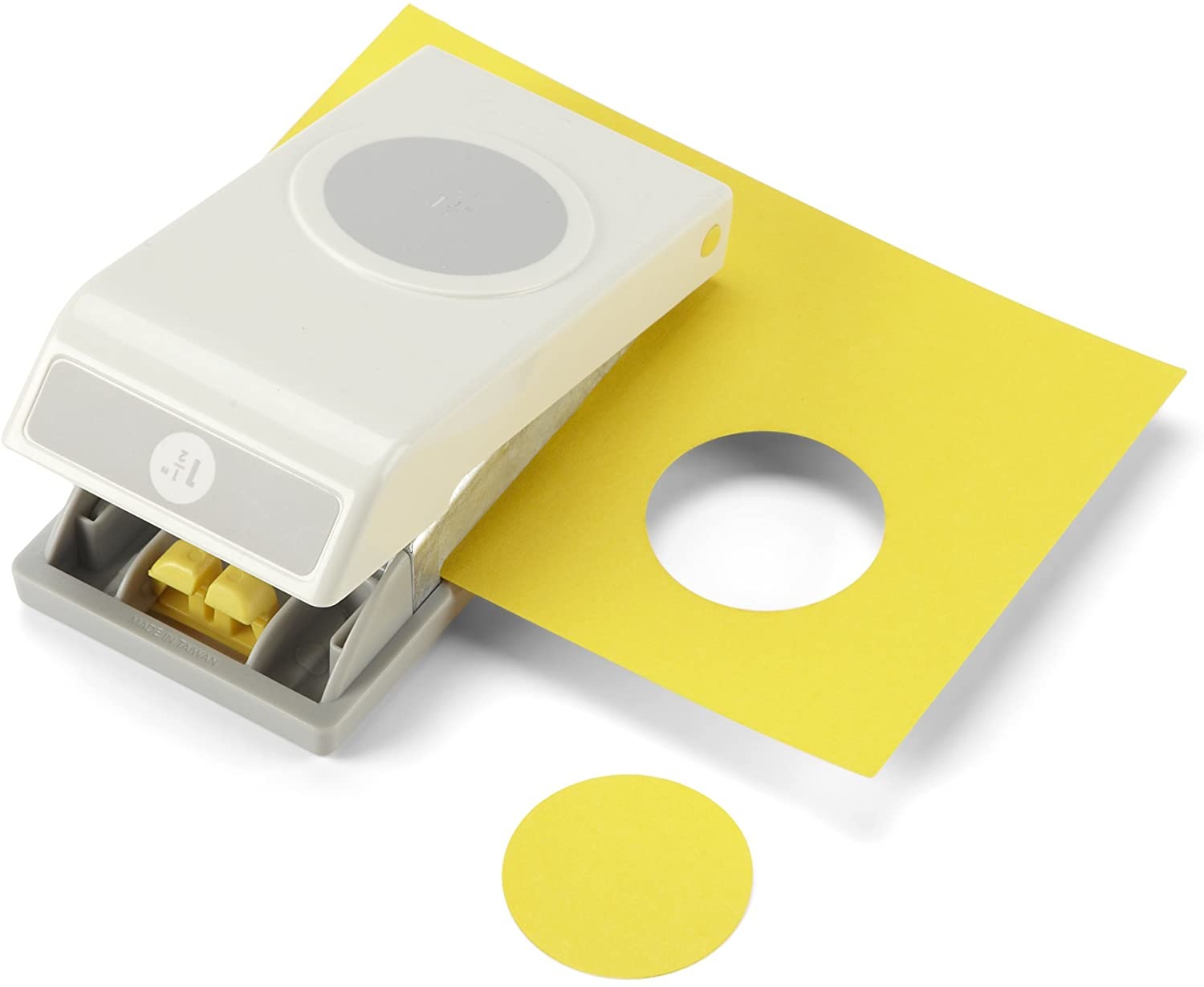 Furador de papel branco com papel amarelo perfurado