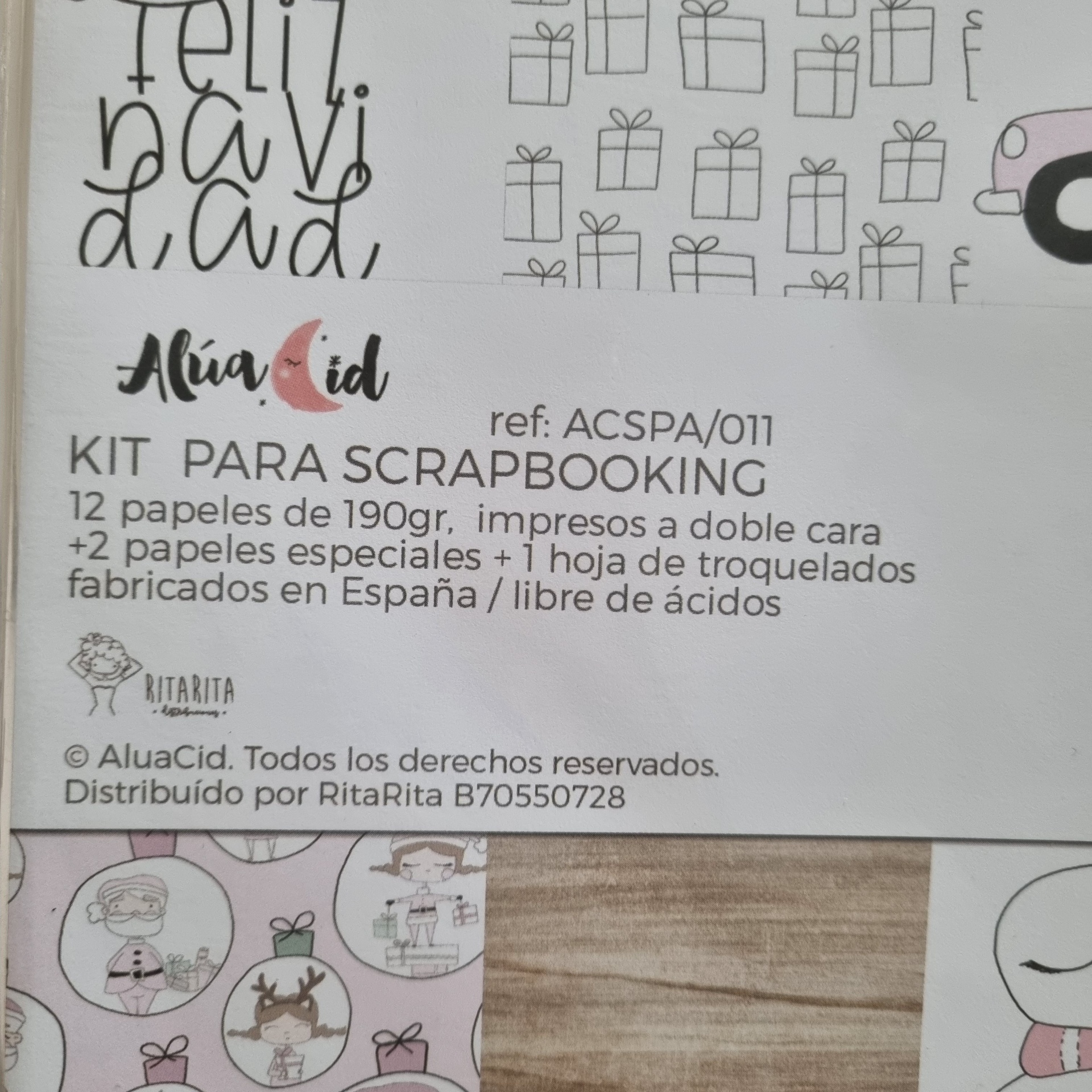 Kit para scrapbooking AluaCid com padrões de Natal e personagens em tons pastel