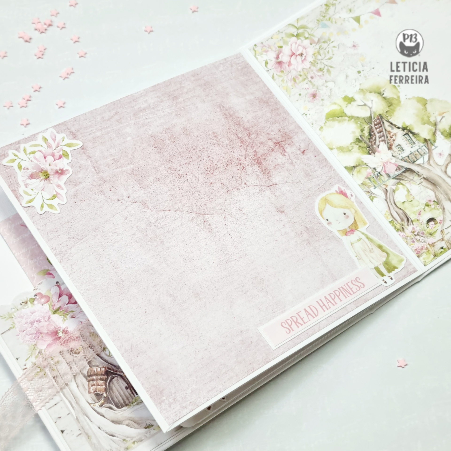 Álbum de recortes decorativo com temas florais e ilustrações coloridas