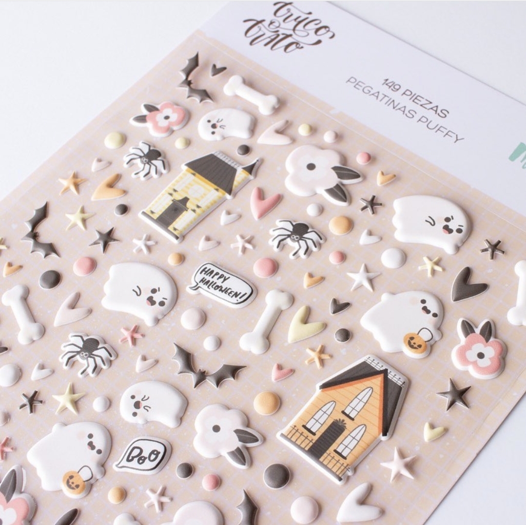 Folha de autocolantes Puffy com desenhos de Halloween em cores pastel e preto