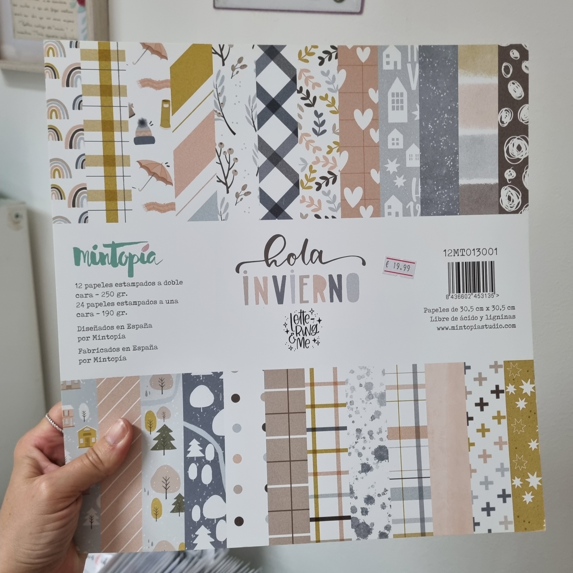 Conjunto de papéis estampados com padrões de inverno em tons neutros e pastel
