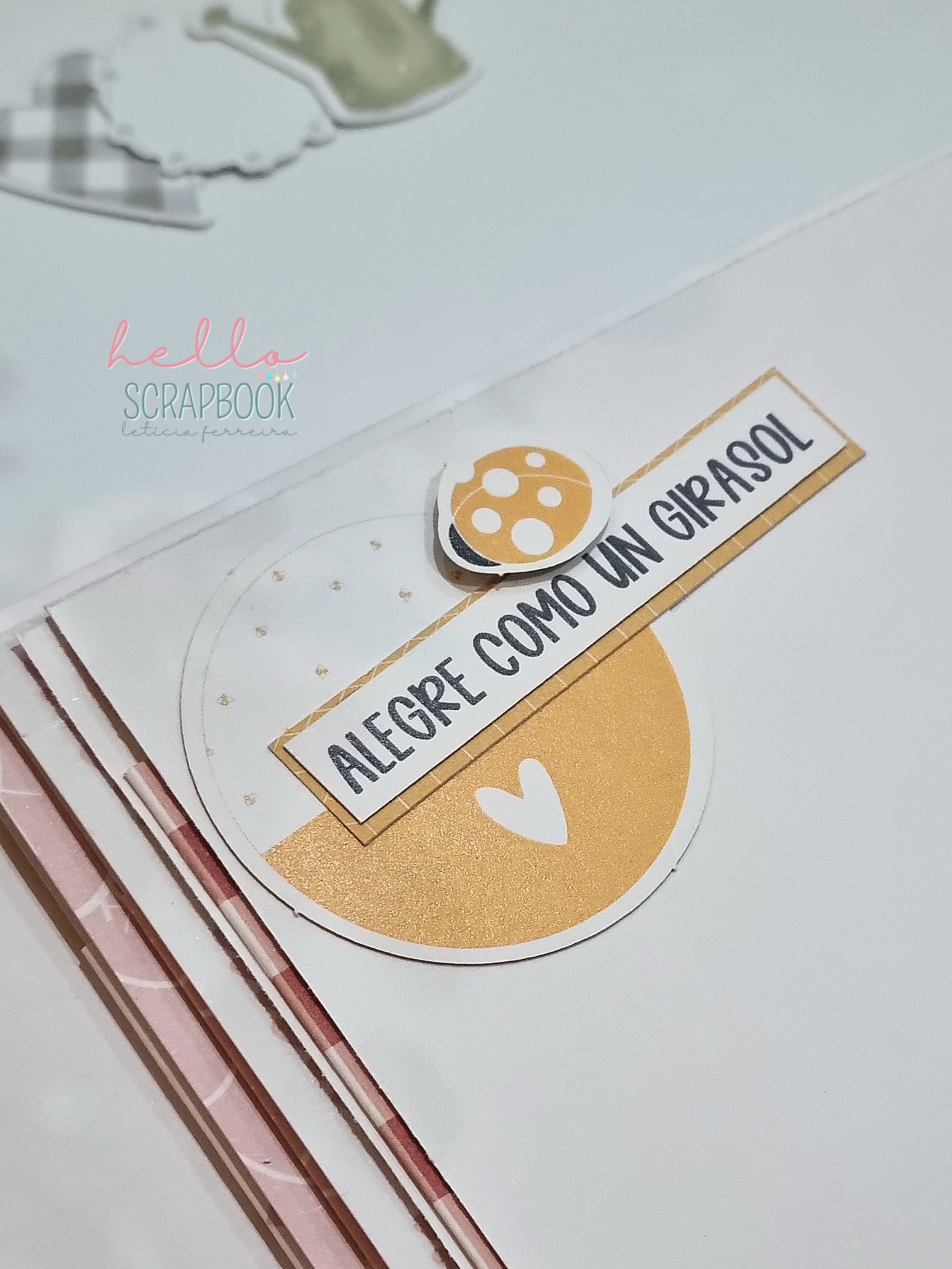 Etiqueta decorativa com texto Alegra como um girasol e design amarelo e branco em cartão branco