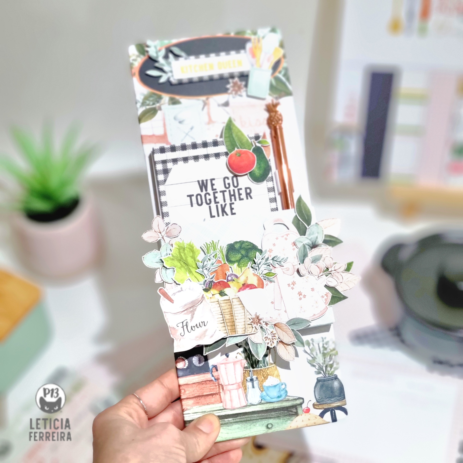 Marcador de página colorido com design floral e texto WE GO TOGETHER LIKE