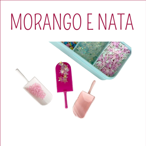 Três pás plásticas com confetis decorativos sob o texto MORANGO E NATA