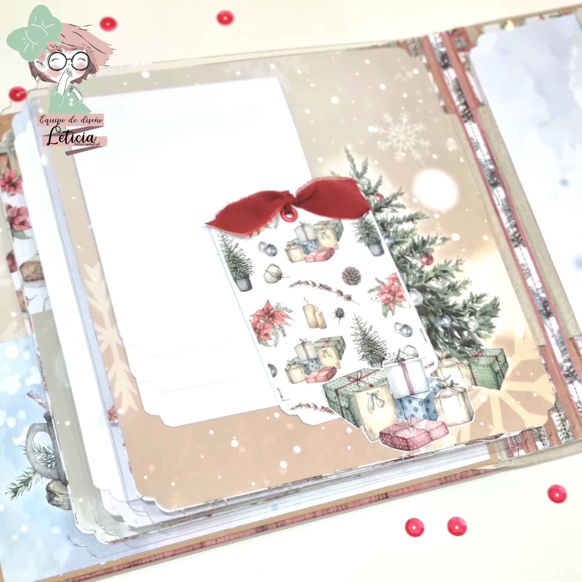 Papel decorativo de Natal com motivos de presentes, árvore e fita vermelha