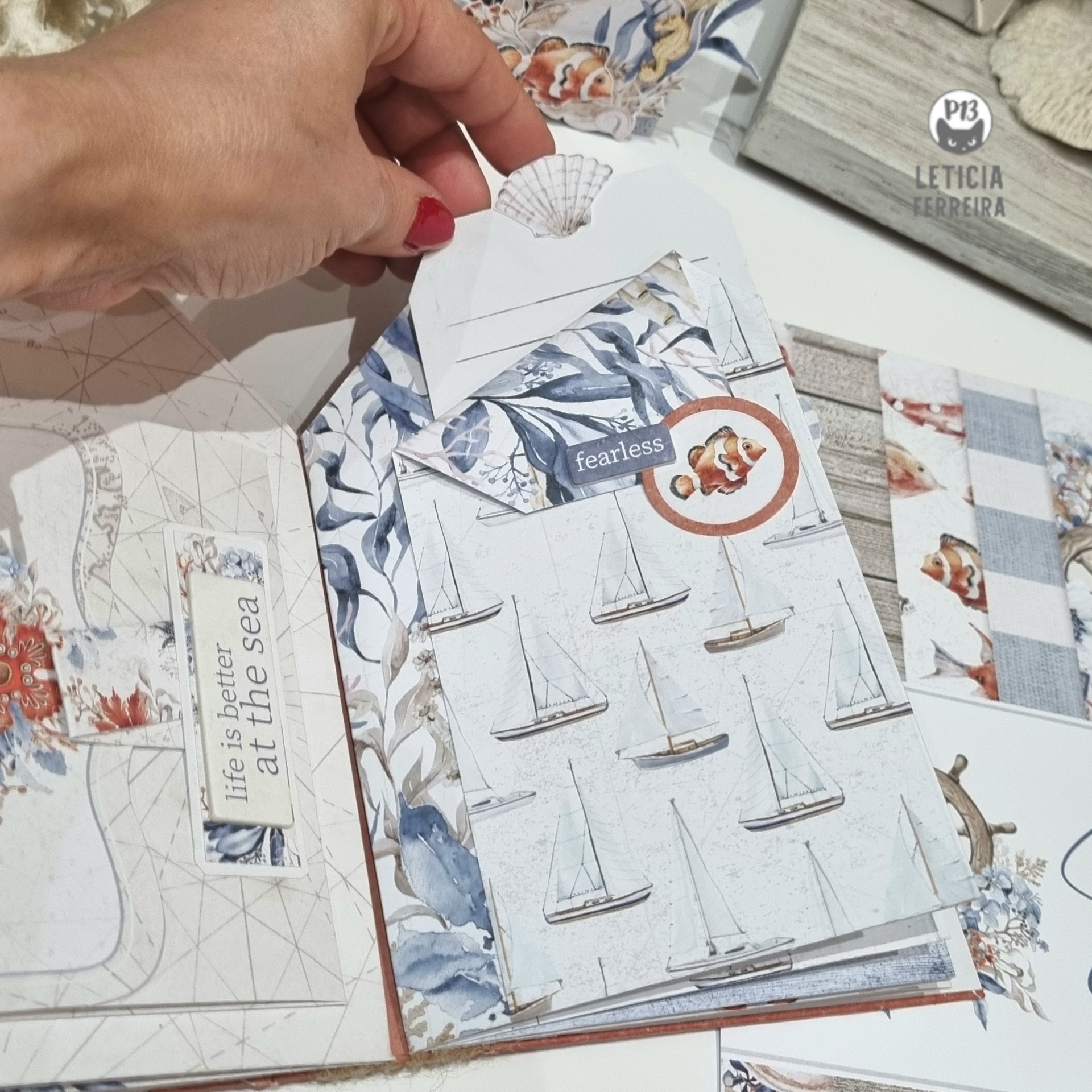 Papéis de scrapbooking com temas náuticos em tons azuis e brancos