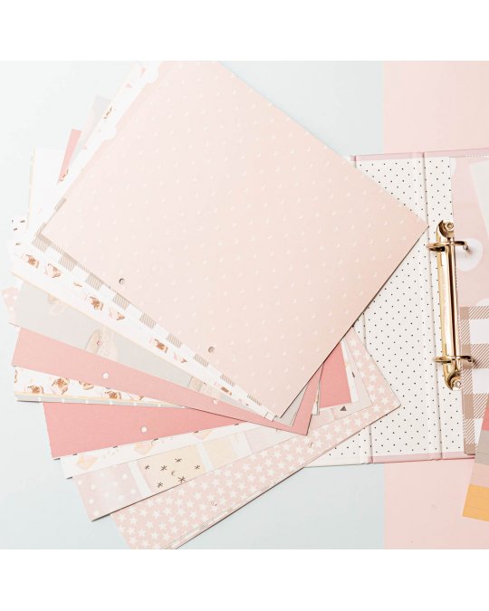 Folhas decorativas com padrões em tons pastel e fichário com argolas douradas