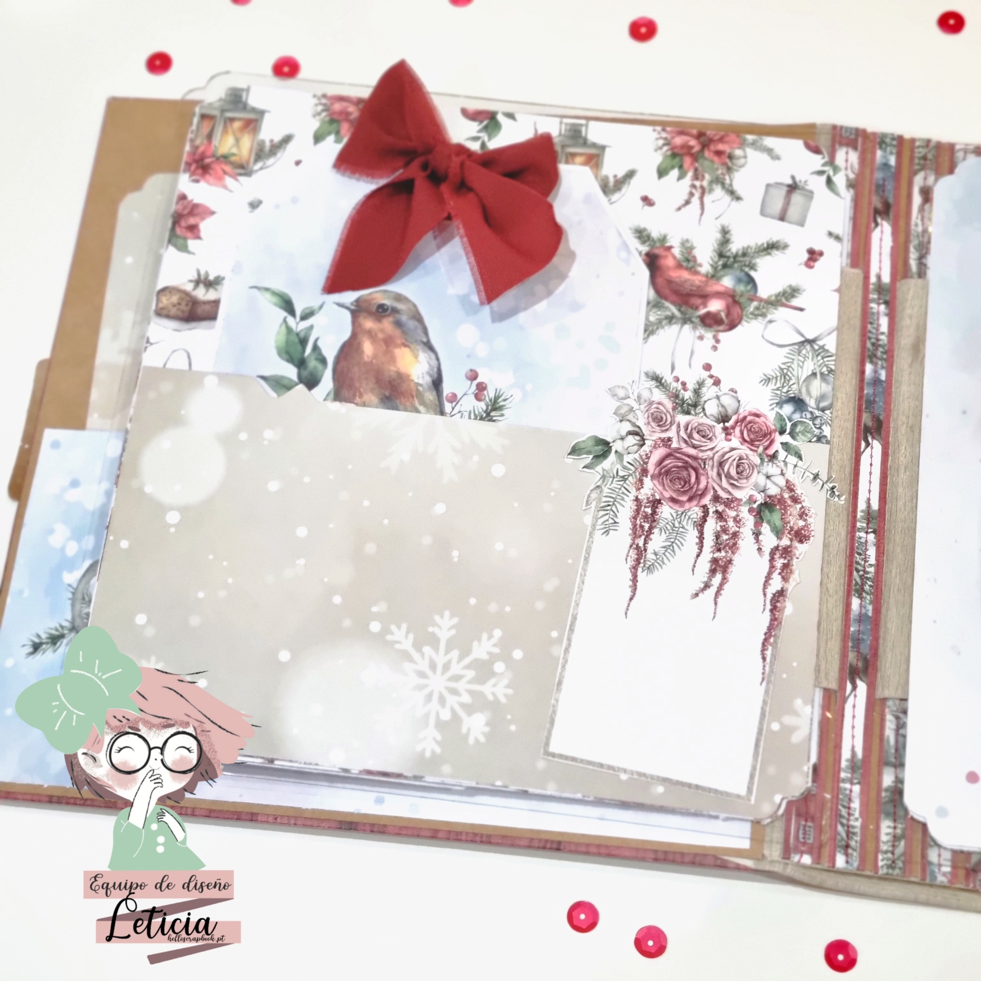 Cartões e envelopes natalícios com desenhos de pássaros, flores e flocos de neve, laço vermelho sobre superfície clara